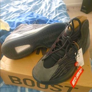 YEEZY QUANTUM 'ONYX'